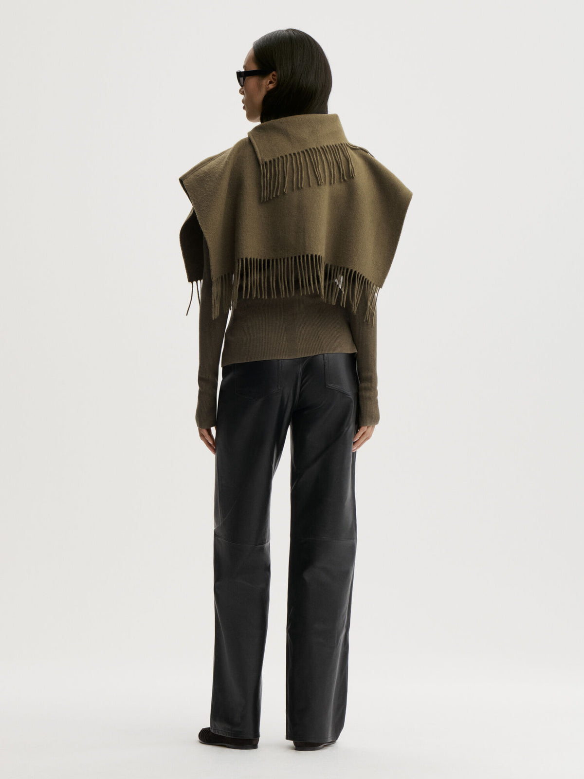 Turtla Wool Fringe Bib back
