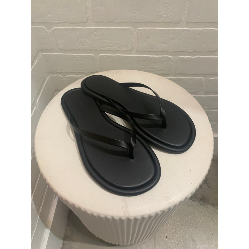 FLIP FLOPS