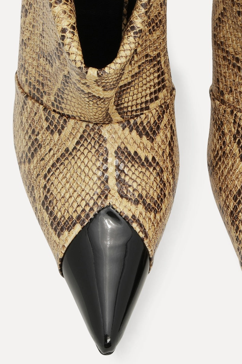 LEATHER POINTED TOE BOOT