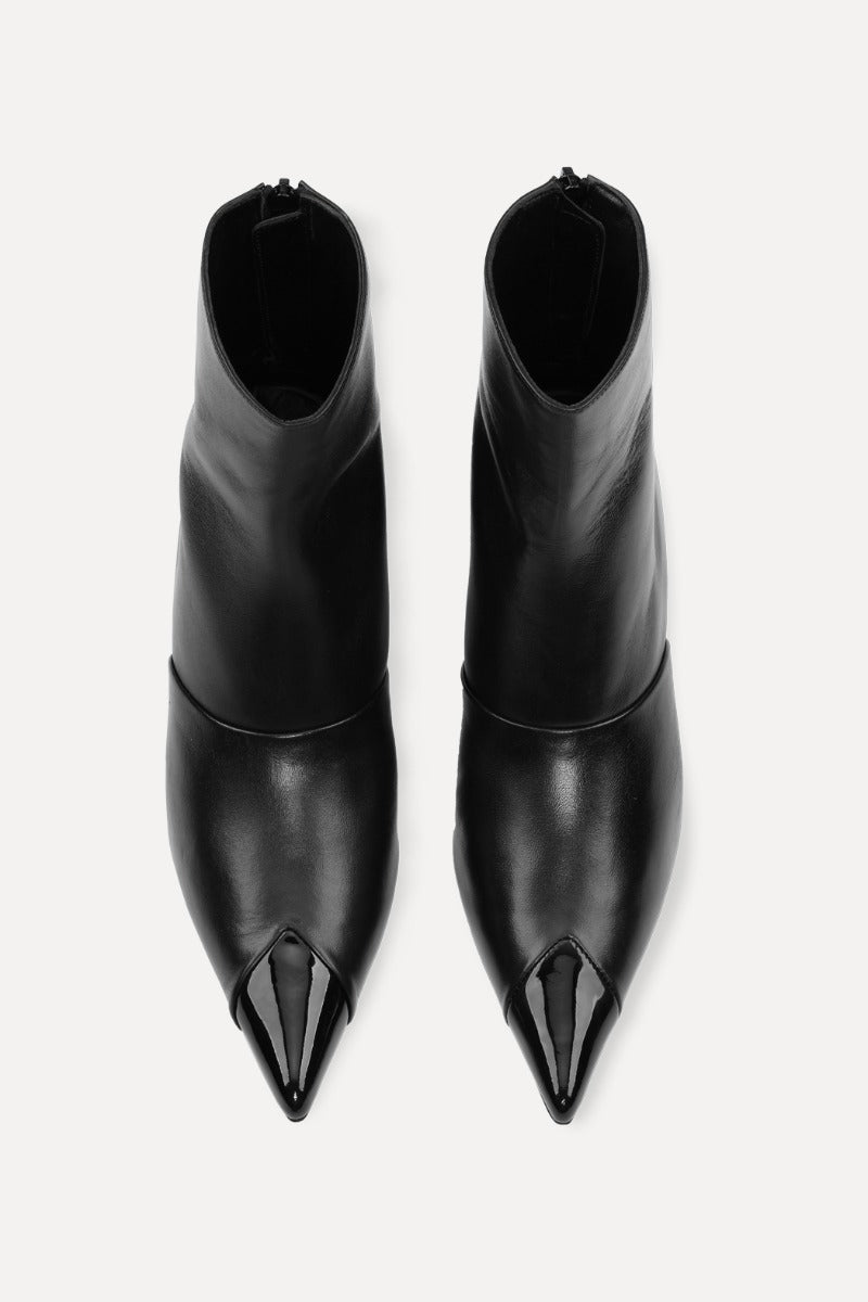 POINTED LEATHER BOOT