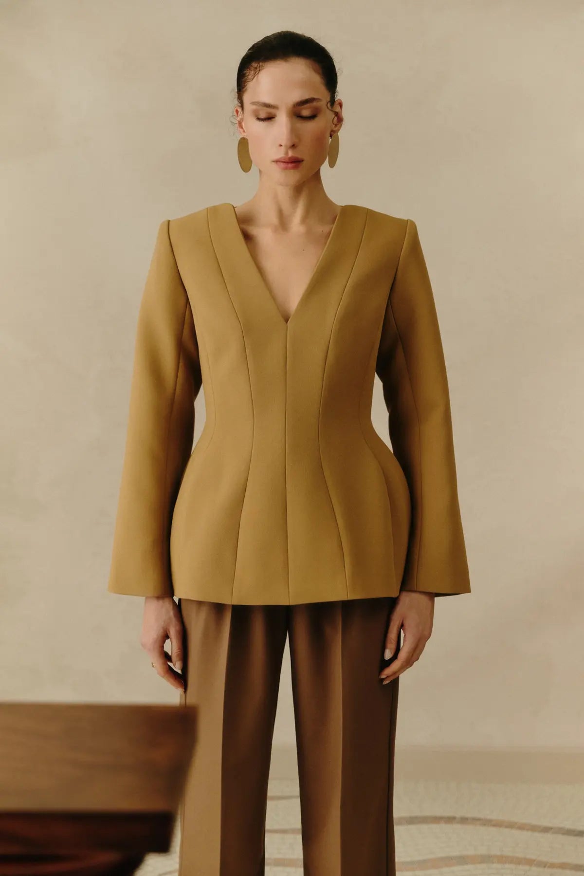NINNI Cut-Out shoulder Hourglass Top