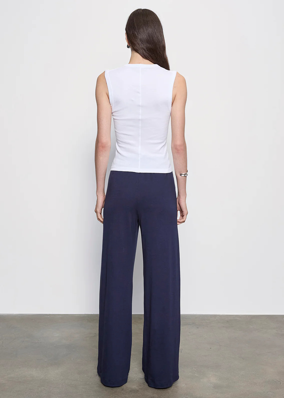 SUPIMA COTTON SLEEVELESS V