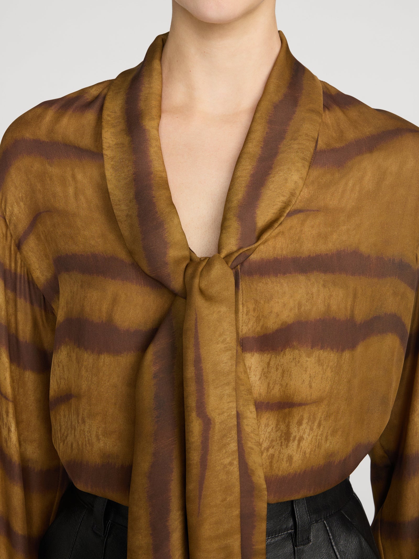 The Silk Oversized Tie Shirt / Light Tiger Multi